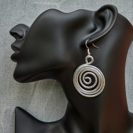 Ohrhänger Spirale, aus Aluminiumdraht (eloxiert), silberfarben,
Ohrhaken aus Edelstahl