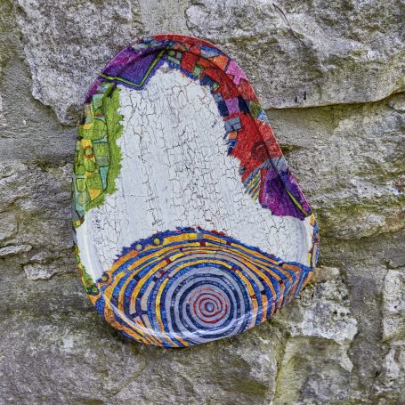 Ovales Holztablett mit Hundertwassermotiv in Decoupagetechnik